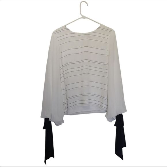 Vince Camuto bishop sleeve top 🖤 NWT 🖤 SMALL - Picture 2 of 7